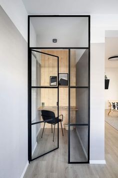 sleek-design-iwd-french-interior-door-with-single-sidelight-square-transom-cifd-in018 French Minimalist Interior, French Minimalist, Modern Home Offices, Glass Office, Office Nook, Studio Apartment Ideas, Small Home Office, Office Room, Internal Doors