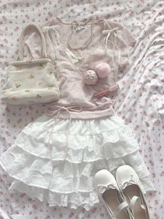 Coquette Feminine Outfits, Sweet Style Outfits Girly, Girly Aesthetic Clothes, Pretty Girly Outfits, Shabby Chic Outfit, Coquette Girly Outfits, Coquette Fit Ideas, Girly Outfit Aesthetic, Pink Coquette Clothes