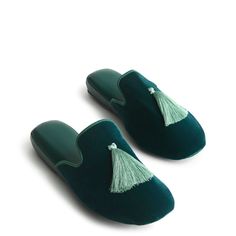 Our Tassel Slippers are the perfect way to treat your feet to luxurious comfort and warmth. Crafted with plush materials and thoughtful design features, our slippers are your go-to choice for relaxing at home after a long day. Whether you're unwinding at home, lounging by the fireplace or enjoying a lazy weekend morning, our slippers provide the perfect blend of warmth, comfort and style. Vera Bradley Wicked Tassel Slippers in Green Small Fleece Patterns, Lazy Weekend, By The Fireplace, Backpack Lunch Bag, Duffel Bag Backpack, Slippers Women, Belt Purse, The Fireplace, Stocking Stuffer Gifts