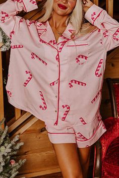 Christmas Lounge, Shirt Collar Styles, Pyjama Satin, Lounge Party, Party Kleidung, Satin Pajamas, Print Pajamas, Loungewear Set, Short Pajama Set