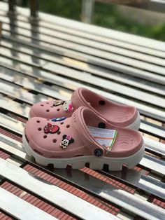 Crocs Ideas, Fresh Shoes, Shoes Outfit, Stylish Girl, Beautiful Shoes, Cute Shoes, Fashion Forward