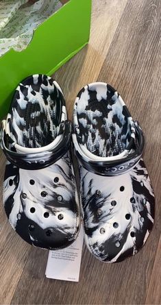 Trendy Shoes Sneakers, Jordan Shoes Girls, All Nike Shoes, Cute Slippers, Crocs Classic Clogs, Fresh Shoes, Hype Shoes, Girly Shoes