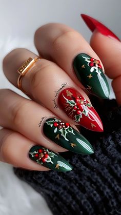 15 Christmas Nails Trendy Styles – Get Ready to Dazzle! 💅 Get ready to shine this holiday season with these Christmas Nails Trendy styles that everyone is raving about! From classic Christmas Nails Acrylic to stunning Christmas Gel Nails, there\'s a look for every occasion. 🎅✨ Looking for festive December Nails or sleek Winter Nails Acrylic? We\'ve got you covered. Embrace the holiday spirit with Xmas Nails and creative Christmas Nail Designs that will take Her Nails to the next level. Try Re... Nails Noel, Christmas Nails Cute, Xmas Nail Designs, Art Noel, Berry Nails, Christmas Tree Nails, December Nails, Candy Cane Nails, Christmas Gel