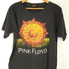 a black shirt with the words pink floyd on it