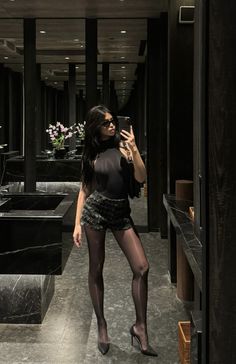 Classy Aesthetic Black, Black Aesthetic Style, New Years Eve Outfit Ideas, Makijaż Smokey Eye, Ootd Ideas, Photo Style, Classy Aesthetic, Disco Outfit, Fashion Tights