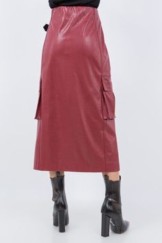 Faux leather cargo midi skirt. NOTE: If your size is not available, please register your email in EMAIL ME WHEN AVAILABLE link.