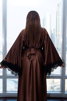 Brown satin old hollywood robe with dramatic wide sleeves. Enjoy your time at home in comfy and elegant loungewear that makes you feel fabulous ➡️ Shop now! Fall Cocktail Dress, Elegant Loungewear, Fancy Robes, Bridal Dressing Gown, Winter Sleepwear, Satin Dressing Gown, Sleepwear Women Pajamas, Gown Bridesmaid, Luxury Loungewear