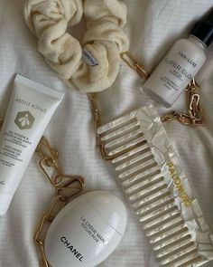 Haut Routine, Filmy Vintage, Super Glow, Cream Aesthetic, Classy Aesthetic, Healthy Lifestyle Inspiration, Foto Ideas Instagram