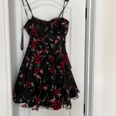 Macy’s Black Party Dress With Beautiful Embroidered Roses. Black Sparkly Prom Dress, Burgundy Short Dress, Fashion Definition, Shifting Outfits, Navy Blue Evening Gown, Hollister Style, Sparkle Mini Dress, Macy Dresses, Blue Evening Gowns