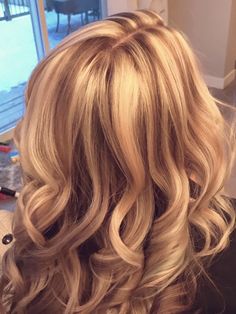 Blocky Blonde Highlights, Highlights For Dark Blonde Hair Summer, Strawberry Blonde Hair With Chunky Highlights, Thick Caramel Highlights, Blonde Chunky Highlights On Blonde Hair, Blonde Hair With Chunky Highlights, Warm Blonde Highlights On Dark Hair, Blond Chunky Highlights, Chunky Highlights Blonde Hair