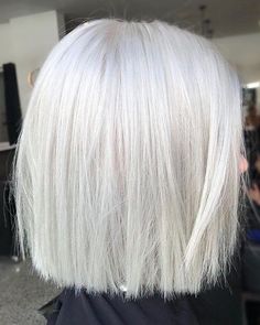 White Hair Ideas, White Bob, Silver White Hair, Brassy Hair, Icy Blonde Hair, Short Straight Hair