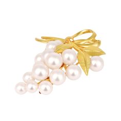 Br : Mikimoto Model: Color: Gold Material: Yellow Gold Inclusions: Dimensions: 57 Cm X 41 Cm Weight 14.6g Serial Number: N/A Condition: Ab - Good Condition. Enhance Your Elegance Radiance At Parties Or Outings With Friends By Selecting The Exquisite Mikimoto Yellow Gold (14k) Brooch. This Superb Piece Is Crafted With Precision Exuding A Captivating Charm That Will Make You Shine Leave A Lasting Impression Wherever You Go. The Item Is In Good Condition Overall But It Does Show Some Signs Of Use I Exquisite White Wedding Brooches, Classic White Brooches For Evening, Classic White Evening Brooches, Exquisite White Brooch For Formal Occasions, White Brooch Jewelry For Evening, White Evening Jewelry With Brooch, Elegant Yellow Gold Wedding Brooches, Elegant Yellow Gold Brooch Gift, Elegant Yellow Gold Brooches As Gift