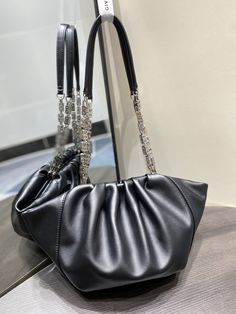 GIVENCHY Kenny Bag small size This bag was specially designed by Givenchy for Kendall Jenner to attend the Met Gala, so it was named Kenny Bag. The shape is a bit like a cloud bag ☁️ with the added logo G-shaped chain ⛓️ and logo lock . It is both strong and soft, with a cow outside and a sheep inside, and a soft touch. Although it is a small size, the capacity is definitely enough. The magnetic buckle opens and closes, and it is very tight, so you don’t have to worry about safety issues.

(size: 32x22x17cm) Evening Shoulder Bag With Chain, Elegant Top Handle Bag With Chain, Modern Evening Bag With Chain, Evening Top Handle Shoulder Bag With Chain, Evening Shoulder Bag With Chain And Top Handle, Evening Shoulder Bag With Top Handle And Chain, Elegant Tote Shoulder Bag With Chain, Evening Shoulder Bag With Chain Pouch, Elegant Tote Bag With Chain