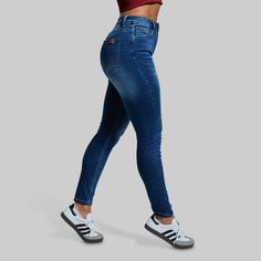 Most jeans aren’t made for women who are relentless in the gym. These are. Designed for athletic builds, our Flex Stretch Skinny Jean flexes without falling down and hugs your quads and glutes without the dreaded waist gap. They’re insanely soft, flattering, ultra-high rise, and may just become your most well-loved pair denim. Compression Bra, Bleached Jeans, Floral Jeans, Jean Trends, Perfect Jeans, Slim Jeans, High Jeans, Jean Outfits, Boyfriend Jeans