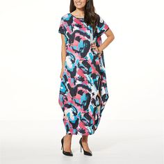 Allison Brown NY Fiji Maxi Dress  Easy summer style. This cocoon-shaped maxi dress flows beautifully over your curves with a vibrant, oversized geometric print and textured matte jersey knit for a one-of-a-kind style statement. Easy Summer Style, King Style, Simple Summer Style, King Fashion, Necklines For Dresses, Draped Fabric, Easy Summer, Brown Dress, Style Statement