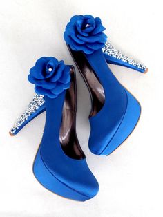 "Something blue bling wedding shoes for bride or bridesmaids, custom heel heights available. Classic blue weddings or elegant receptions, these sparkly wedding heels will be your lucky \"something blue\" Custom wedding gift, bachelorette gift, personalized engagement gift. Royal blue satin bridal shoes are designed with blue flowers. Silver and blue rhinestones are used to cover the heels, \"I Do\" is written on the soles with blue rhinestones. They are made of soft smooth satin and delicate lac Heels Outfits Casual, Heels Casual Outfit, Sparkly Wedding Heels, Silver Bridesmaid Shoes, Shoes With Flowers, Quinceanera Shoes, Casual Heels Outfit, Bling Wedding Shoes, Royal Blue Wedding Shoes