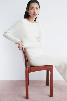 Fitted  calf-length dress in a soft rib knit. Boat neck and long sleeves. Calf Length Dress, White Bodycon Dress, H&m Women, Neck Bodycon Dress, Long Sleeve Short Dress, Boat Neckline, Mode Online, Boat Neck, Fitted Dress