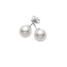 Joia De Majorca Pearl Jewelry.  Classic white pearl stud earrings set in sterling silver.  8mm size pearl stud earrings.  Wardrobe essential. Mikimoto Pearl Earrings, Gothic Jewelry Diy, Mikimoto Pearls, Tiffany Jewelry, Gold Pearl Earrings, Jewelry Photography, Stud Earrings Set, Pearl Stud Earrings, Pearl Studs