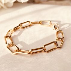 Chic, bold and beautiful!Perfect on its own or layered with other bracelets.Item Details:• This listing is for ONE(1) 14K gold-filled link bracelet.• All metal components are 14k gold filled.• Link Length 12mm, Width 6mmFitted chain bracelet - no extender. Wrist Measurement:1. Wrap a sewing tape measure around your wrist. Measure that length with a ruler.2. Round up to the nearest half-inch so that the bracelet has room to move around. For example, my wrist is 6.25". I round up half an inch to 6 Classic Gold Charm Bracelet With Rectangular Links, Modern Chunky Gold Bracelets, Modern Chunky Bracelets For Everyday, Chunky Elegant Bracelet For Everyday, Classic Everyday Gold Bracelet With Chunky Chain, Everyday Gold Chunky Bracelets, Everyday Chunky Chain Link Bracelet, Classic Chunky Jewelry As A Gift, Classic Chunky Jewelry As Gift