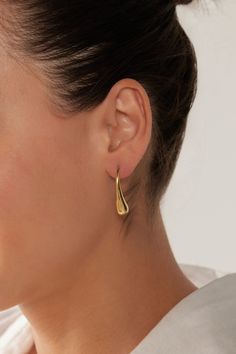 STYLE DETAILS: The Halcyon Drop Earring brings a refined addition to your accessories collection. Sleek, elongated droplets are secured with a stud closure and finished with stainless steel or gold plating. These earrings are ideal for days when you want a chic and understated look with minimal effort. FEATURES: Drop design Stud closure Gold Plated, Stainless Steel 3cm length Modern Teardrop Drop Earrings Tarnish Resistant, Modern Teardrop Pendant Jewelry With Ear Wire, Modern Metal Drop Earrings For Pierced Ears, Modern Drop Earrings With Ear Wire, Modern Everyday Teardrop Pierced Earrings, Elegant Metal Drop Earrings, Elegant Metal Dangle Drop Earrings, Modern Everyday Teardrop Earrings, Sleek Metal Drop Earrings