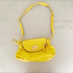 Lined Zipper Super Comfortable Luxury Yellow Shoulder Bag With Zipper Closure, Luxury Yellow Bag With Zipper Closure, Luxury Yellow Bags With Zipper Closure, Modern Yellow Bag With Zipper Closure, Modern Yellow Bags With Zipper Closure, Yellow Pouch Bag With Zipper Pocket, Lv Neverfull Mm, Marc Jacobs Purse, Marc Jacobs Handbag