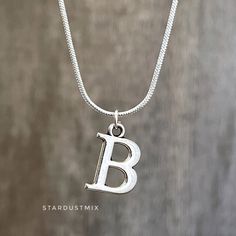 "Necklace snake chain with Alphabetical Initials Name Letter/Dainty chain necklace/Motivational necklace Gift for her/Gift for Mom/Gift for sister/Best friend gift This silver necklace is made with a dainty snake chain and elegant initial letter charm. It is attached to a recycled 170 gsm card. Each letter is represented by the most positive traits that describe, motivate and bring happiness and joy to the person with this initial name. It's a gift that will inevitably bring smile to its recipient face. The positive and motivational words not only remind us about all the good we have in us, but also project our path ahead of us, helping believe in the better \"us\". Give this gift to a special person this Christmas season and share their happiness and gratitude! Material: Silver coated sta Necklace Snake Chain, Necklace Snake, Positive Traits, Dainty Chain Necklace, Sister Best Friend, Initial Name, Name Letters, Letter Charm, Dainty Chain