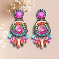 Carefully handcrafted pieces with faceted crystals, which gives an exceptional shine to each piece. Bright and cheerful colors, MEDIUM size 4.5 CM Faceted Crystal, Crystal Earrings, Medium Size, Bead Work, Jewelry Earrings Dangle, Nike Shoes, Etsy Earrings, Dangle Drop Earrings, Dangle Earrings