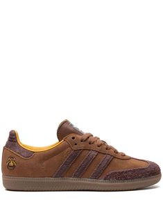 brown suede signature 3-Stripes logo contrasting heel counter embroidered motif round toe front lace-up fastening logo-print tongue branded insole gum-rubber sole These styles are supplied by a premium and authenticated sneaker marketplace. Stocking only the most sought-after footwear, they source and curate some of the most hard to find sneakers from around the world. Silly Outfits, Adidas Suede, Adidas Samba Og, Samba Og, Print Sneakers, Brown Sneakers, Sneakers Blue, Suede Sneakers, Brown Shoe