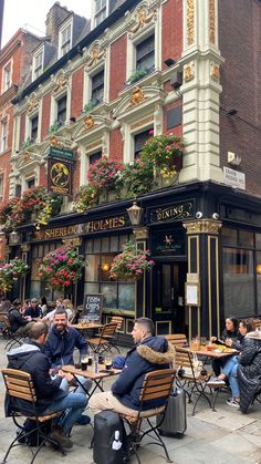 London, city, aesthetic, photo ideas, fall, holiday England City Aesthetic, London Holiday Aesthetic, London Cottage Aesthetic, Trip To London Aesthetic, Travel Aesthetic England, London Aesthetic Travel, London Aesthetic Photo Ideas, Cool Places In London