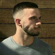 Dégradé homme court Skinfade Buzzcut Men, High And Tight Haircut, Mens Hairstyles With Beard, Men's Short Hair, Beard Hairstyle, Men Hair Color, Faded Hair