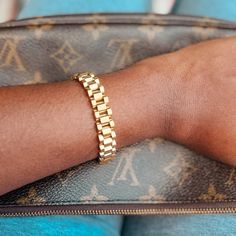 gold chain link watch style bracelet Modern Bracelet, Modern Bracelets, Link Chain Bracelet, Bracelet Design, Gold Bracelet Chain, Edgy Look, Bracelet Gold, Steel Water, Bracelet Designs