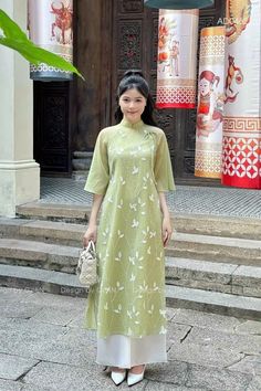 Very elegant design. pastel green Luxury Summer Ao Dai For Formal Occasions, Green Ao Dai, Vietnamese Dress Ao Dai, Kurta Ideas, Vietnam Dress, Vietnamese Dress, Sugar Land, Closet Design, Pastel Green