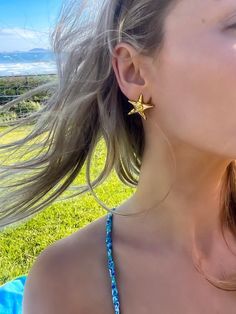 Get ready to shine this summer with our fabulous 18K Gold Plated Starfish Earrings! These beauties are perfect for adding a splash of beach sparkle to any outfit. These earrings are designed to look like adorable starfish, bringing a fun and breezy vibe to your style. Crafted from high-quality gold plating, they're lightweight and comfy, making them ideal for those endless beach days and sunset soirées. Whether you're lounging by the pool or going on a beach vacay, these earrings are your perfec Summer Gold Jewelry With Star Charm, Single Earring For Beach Summer, Star-shaped Summer Beach Jewelry, Handmade Starfish Earrings For Beach, Summer Starfish Charm Star Shaped Jewelry, Summer Starfish Charm Star-shaped Jewelry, Summer Star-shaped Starfish Charm Jewelry, Gold Star Earrings For Summer, Gold Earrings For Beach Season