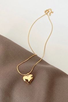 Style: Casual chic Detail: Heart-shaped Mirror Surface Color: Silver, Gold Material: Titanium Steel Size: Length: 41cm chains + 6cm extender Please note: Due to the one-of-a-kind nature of the medium, exact colors and patterns may vary slightly from the image shown. Heart Shaped Clavicle Chain Necklaces For Gifts, Heart Pendant Necklace With Clavicle Chain As Gift, Heart Charm Chain Necklace With Round Pendant For Gift, Heart Clavicle Chain Necklace For Gift, Gold Heart Necklace With Box Chain, Gift Chain Necklace With Heart Charm And Round Pendant, Heart Pendant Necklace With Clavicle Chain For Valentine's Day, Heart Shaped Rose Gold Chain Necklace For Valentine's Day, Heart-shaped Rose Gold Chain Necklace For Valentine's Day