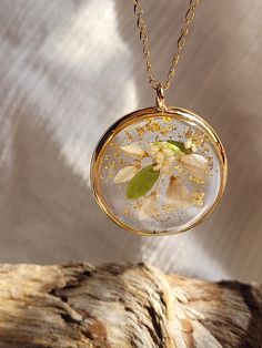 Discover the enchanting beauty of nature with this Pressed Flower Necklace--a unique and delightful resin pendant inspired by the serene essence of cottagecore life. 🌼 Botanical Poetry 🌼 This necklace is a canvas of natural artistry, featuring real pressed flowers lovingly encased in resin. Each petal tells a story of the outdoors, making it a unique gift for those who embrace the beauty of plants. 🌿 Cottagecore Charm 🌿 Embrace the rustic elegance of cottagecore with this enchanting pendant. Plants Cottagecore, Nature Cottagecore, Cottagecore Life, Cottagecore Nature, Cottagecore Jewelry, Pressed Flower Necklace, Unique Jewelry Gifts, Pressed Flower, Resin Pendant