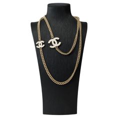 Type​ ​of​ ​jewelry:​ ​Long​ ​necklace Brand:​ ​Chanel Model:​ ​CC Material:​​​​ ​​Metal​ ​ Color:​ ​Brass​ ​gold Dimensions:​ ​55-64​ ​​​cm Weight:​ ​135​ ​g Condition:​​​​ ​Never​ ​worn​​​​​​​ ​​​​​​​​​ ​​​​​​​​​​​​​​​​​​​​​​​​​​​​​​​​​​​​​​​​​​​​​​​​​​​​​​​​​​​​​​​​​​​​​​​​​​​​​​​​​​​​​​​​​​​​​​​​​​​​​​​​​​​​​​​​​​​​​​​​​ Reference:​​​​ ​​​​101605 Sold​ ​Without​ ​original​ ​packaging Chanel Necklace, Chanel Model, Necklace Brands, Casual Chic Outfit, Brass Gold, Metal Color, Long Necklace, Gold Hardware, Casual Chic