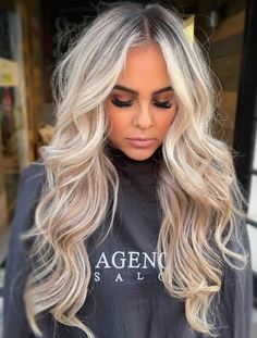 Platinum Blonde Hair Ideas - Makeup Wearables Platinum Vs Icy Blonde, Platinum Blonde Hair Ideas, Fall Haircut, Short Hair Brown, Short Platinum Blonde Hair, Hollywood Curls, Blonde Hair Ideas