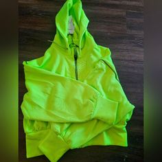 Zara Crop Neon Green Zipper Hoodie Size Large Nwt Spring Stretch Hoodie With Zipper Closure, Green Stretch Hoodie For Spring, Spring Green Stretch Hoodie, Spring Half-zip Athleisure Hoodie, Green Stretch Hooded Outerwear, Green Hooded Jacket With Zipper For Spring, Spring Track Jacket With Drawstring Hood, Spring Stretch Hoodie Outerwear, Casual Green Half-zip Hoodie