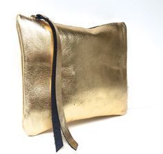 Leather pouch gold, gold leather purse, small leather bag gold Whether as cosmetic purse , pencil case or cell phone pocket ... Here stuff fits into and is well protected . Dimensions approx 16x20cm Cheap Gold Coin Purse With Removable Pouch, Gold Cosmetic Bag With Removable Pouch, Elegant Gold Cosmetic Bag With Removable Pouch, Gold Clutch Bag For Everyday Use, Gold Travel Clutch With Removable Pouch, Gold Clutch Bag For Travel, Elegant Gold Cosmetic Bag For Everyday, Gold Pouch Wallets For Everyday Use, Gold Leather Pouch For Daily Use