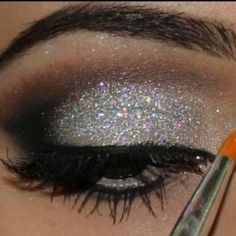 New years eve eye shadow idea Silver Eye Makeup, Silver Eyeshadow, New Year's Makeup, Braut Make-up, Makati, Eye Make, Love Makeup