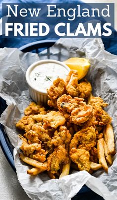 a basket of fried clams and tartar sauce. Clam Recipe, Seafood Lunch, Homemade Tartar Sauce, Oyster Recipes