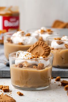 glass jar filled with light brown pudding, whipped cream, and Lotus biscoff cookies with other pudding jars in the background Biscoff Pudding, Biscoff Dessert, Blueberry Yum Yum, No Bake Truffles, Biscoff Recipes, No Bake Summer Desserts, Speculoos Cookies, Biscoff Cookie Butter, Pumpkin Pie Bars