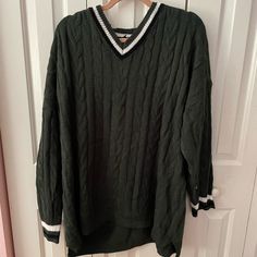 In Perfect Condition Plus Size Green Preppy Scholarly Looking Sweater. The Sweater Has Stripes Along The Collar And Bottom Of The Sleeves. The Sweater Is A Cable Knit Material. It’s Super Soft And Comfortable. Dark Hunter Green Color Black Cable Knit V-neck Top, Black V-neck Sweater For Loungewear, Preppy Black Top For Fall, Preppy Plus Size, Green Preppy, Dark Hunter Green, Hunter Green Color, Dark Hunter, Plus Size Sweater