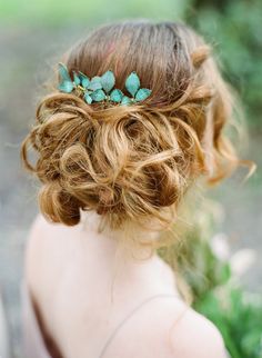 Green Wedding Hair, Leaf Hair Piece, Rustic Woodland Wedding, Bohemian Bridesmaid, Gold Hair Comb, Ethereal Wedding, Beach Wedding Inspiration, Green Accessories, Sage Green Wedding