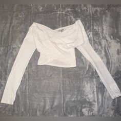 Never Worn Fashion Nova Crop Top White Long Sleeve Crop Top For Winter, White Stretch Tops For Night Out, White Tops For Winter Night Out, White Top For Night Out In Winter, White Tops For Night Out In Winter, White Stretch Crop Top For Fall, White Long Sleeve Crop Top For Spring, White Crop Top For Fall Day Out, White Long Sleeve Top For Night Out