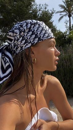 Midnight Sun, Minimal Outfit, Looks Vintage, Scarf Hairstyles, Summer Aesthetic, Head Scarf