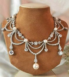 Feminine Vintage Style, Heavy Jewelry, Vintage Style Necklace, Cz Jewelry, Teardrop Necklace, Wedding Jewellery Necklace, Silver Prices, Pearl Types, Victorian Jewelry