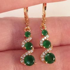 Earrings For Formal Dress, Gold And Emerald Jewelry, Emerald Earrings Gold, Green Emerald Earrings, Bridal Jewellery Inspiration, Fancy Jewelry Necklace, Prom Dance, Gold Jewelry Earrings, Prom Jewelry