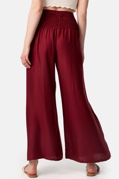 For everyone who would like their legs to be even looser and airier, our new Palazzo harem pants are now available. The Palazzo, also known as Marlene trousers, has the same wide waistband as our classic harem trousers and therefore ensures the popular and comfortable wearing comfort. The leg is cut extra wide and has no elastic waistband at the ankle, which means the trousers are super wide, loose and embody maximum freedom and comfort. Perfect for warm summer days at home or on vacation to unw Pilates Pants, Marlene Hose, Harem Trousers, Everything Stays, Viscose Fabric, Wide Waistband, Straight Cut, Wine Red, One Pic