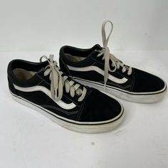 Vans OLD SKOOL Black White Suede Low Top Skateboard Shoes mens 5.5 7 women. preowned in good condition minor wear. shoe laces could use a washing. Vintage Vans Low-top Sneakers, Vintage Vans Sneakers With Round Toe, Vintage Low-top Skate Shoes With Vulcanized Sole, Vintage Vans Sneakers With Branded Insole, Vintage Low-top Skate Shoes With Rubber Sole, Vintage Skate Shoes With Round Toe For Streetwear, Vintage Round Toe Skate Shoes For Streetwear, Vintage High-top Skate Shoes For Skateboarding, Vintage High-top Skate Shoes